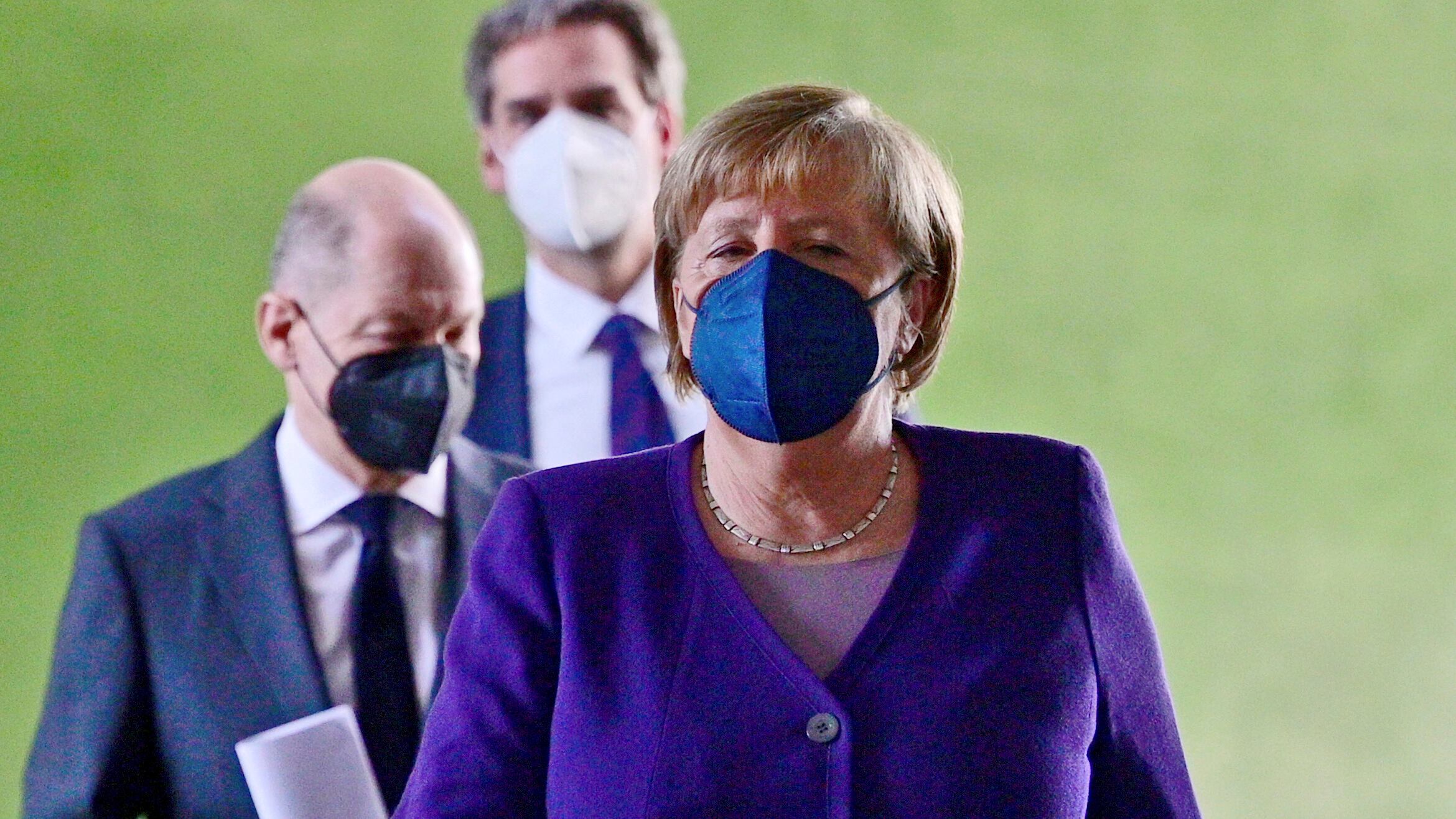 Europa zona rossa. Stretta di Berlino: lockdown ai No Vax. "L'Italia sta meglio"