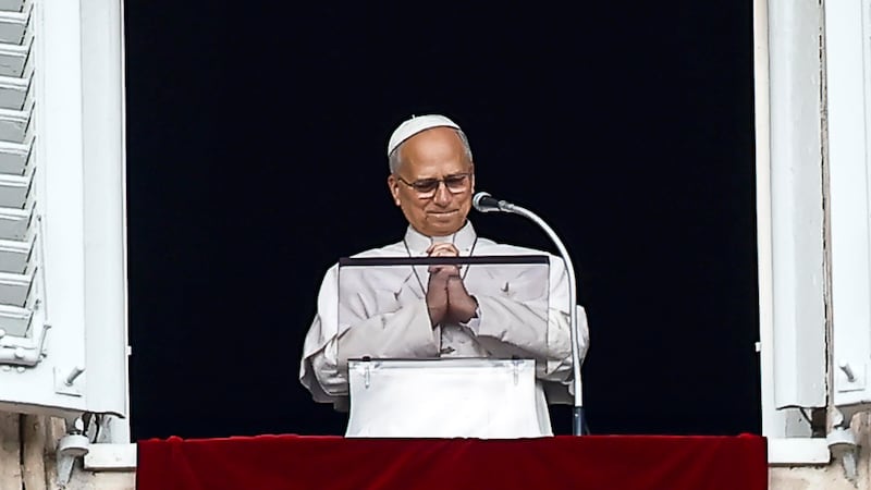 Il Papa si affaccia per l’Angelus dopo l’intervento: “Ho sentito il vostro sostegno, grazie. Superata fase delicata, riprenderò gradualmente le attività”