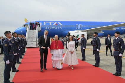 Il Papa in Spagna accolto dai reali Felipe e Letizia - FOTO 4