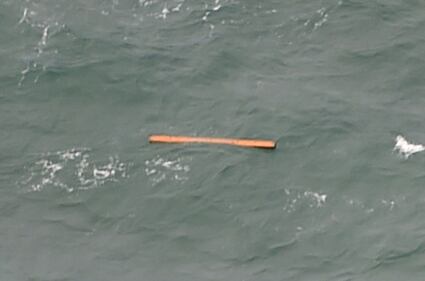 Volo malese precipitato: i resti dell'aereo 4