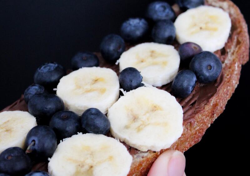 Pane Tostato con Frutta