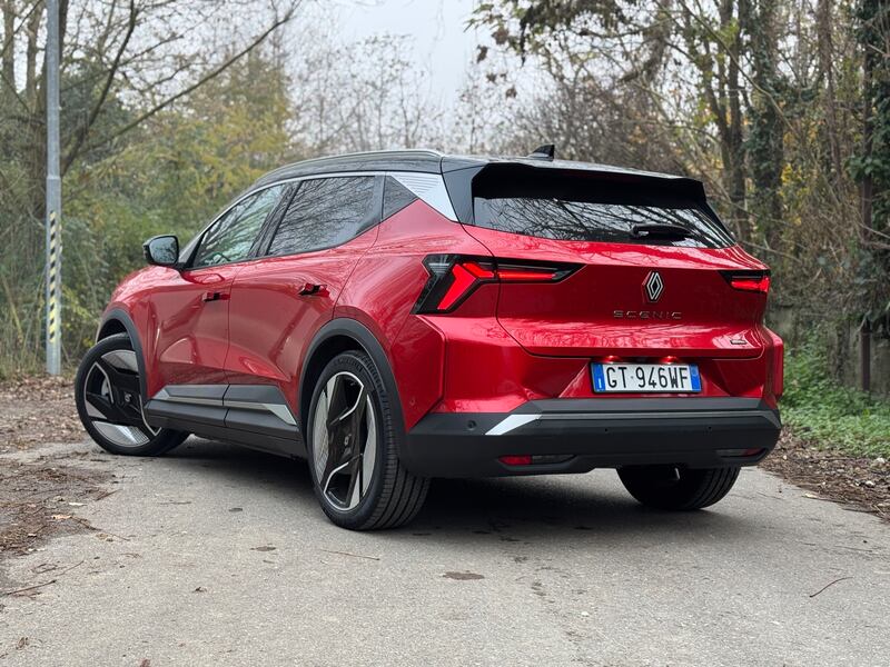 Renault Scenic E-Tech: guarda la gallery del crossover elettrico per viaggiare 1