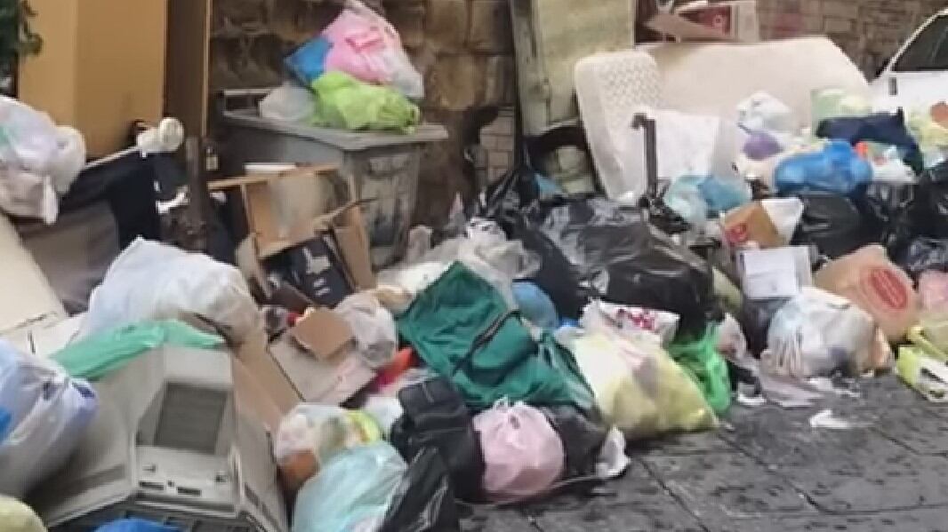Il sindaco denuncia: "La differenziata? Finisce tutto in discarica"