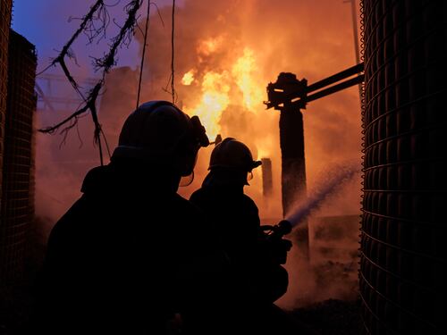 Kiev attacca gli oleodotti ma Mosca non si ferma: il Donbass ora è a rischio