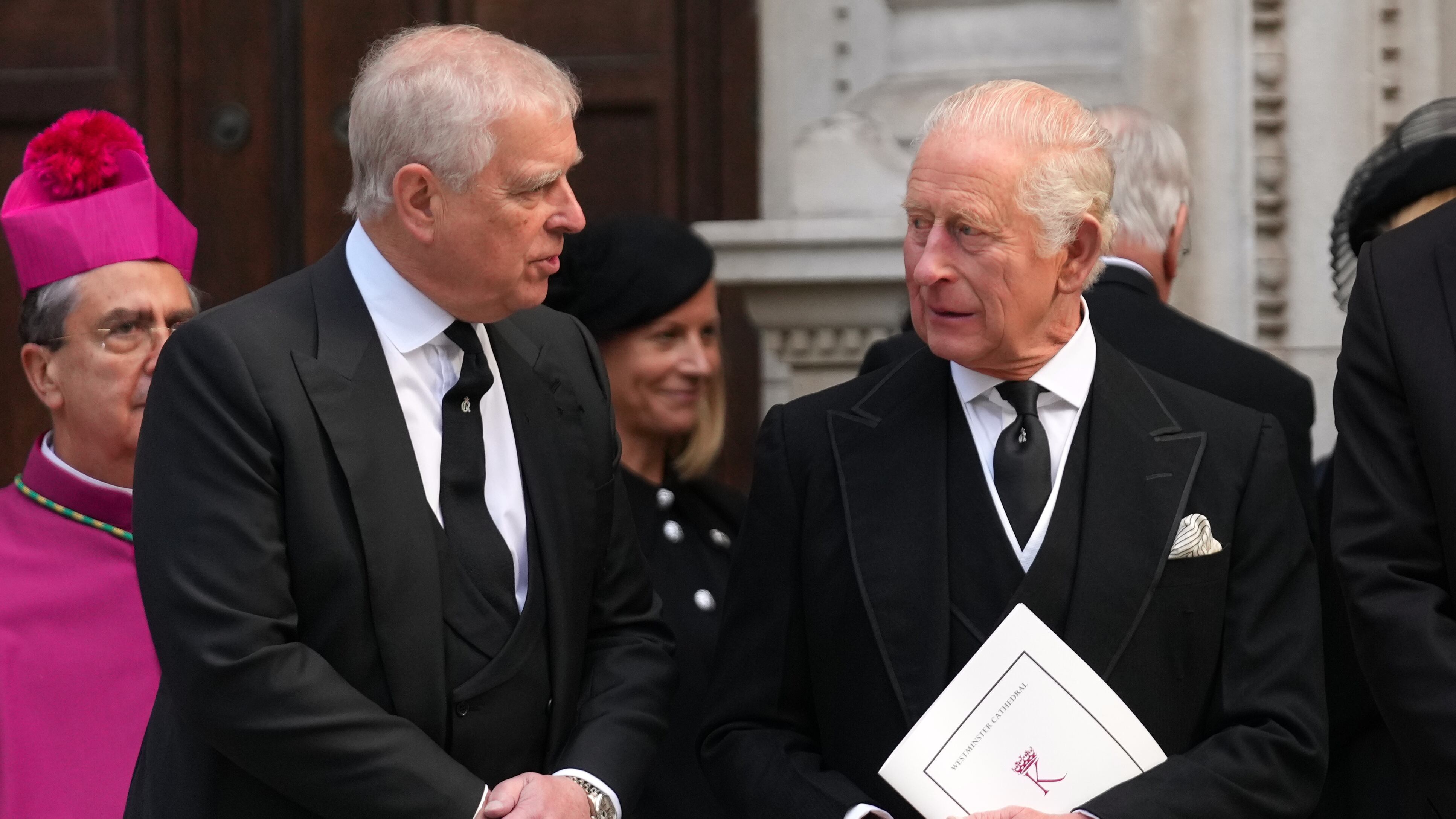 "Un colpo al prestigio della monarchia e alla statura internazionale del Paese"