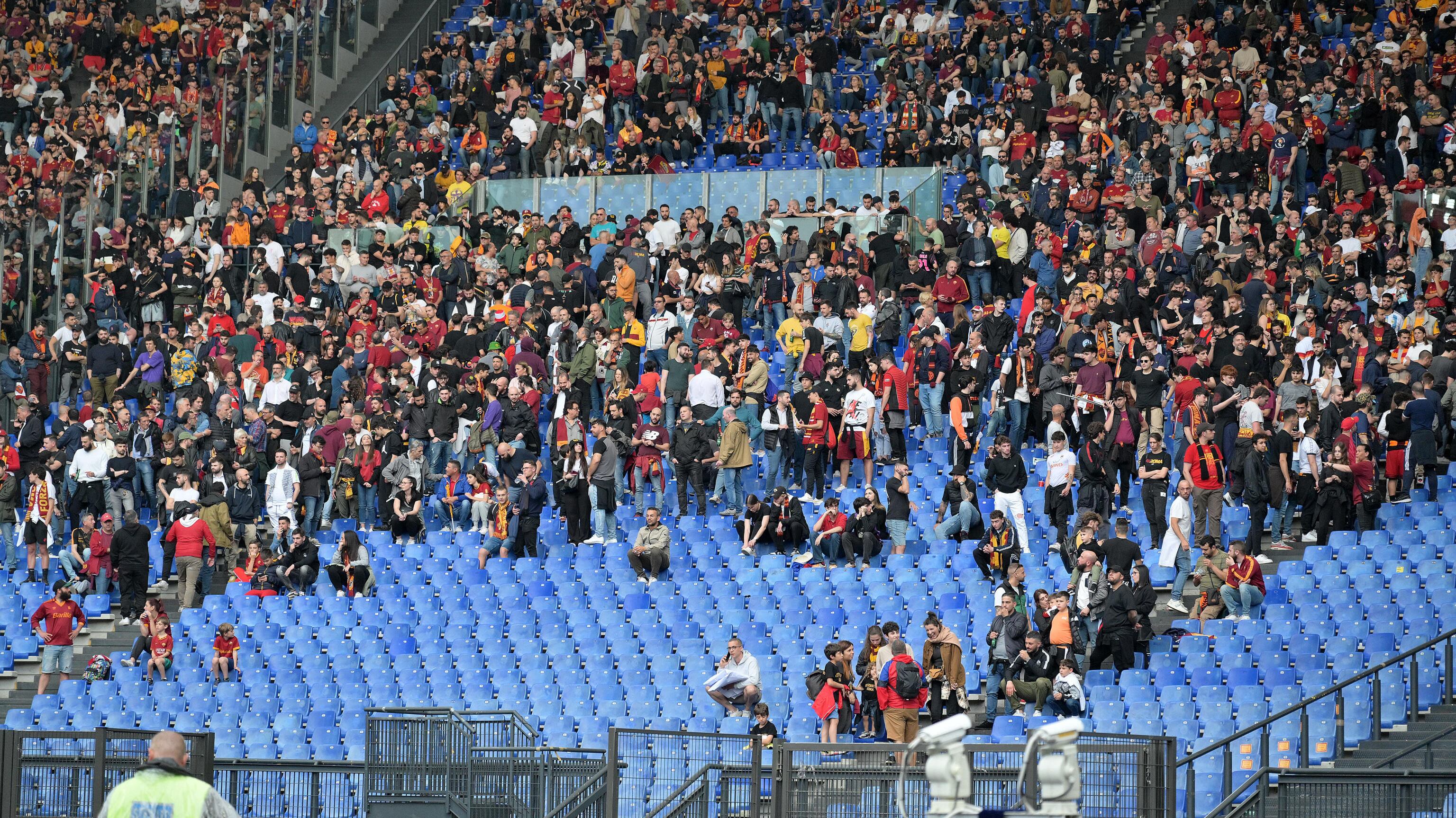Curva Sud svuotata, che è successo durante la partita della Roma?
