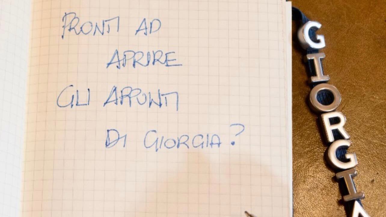 Il post criptico sugli appunti. Poi Meloni spiega cosa significano