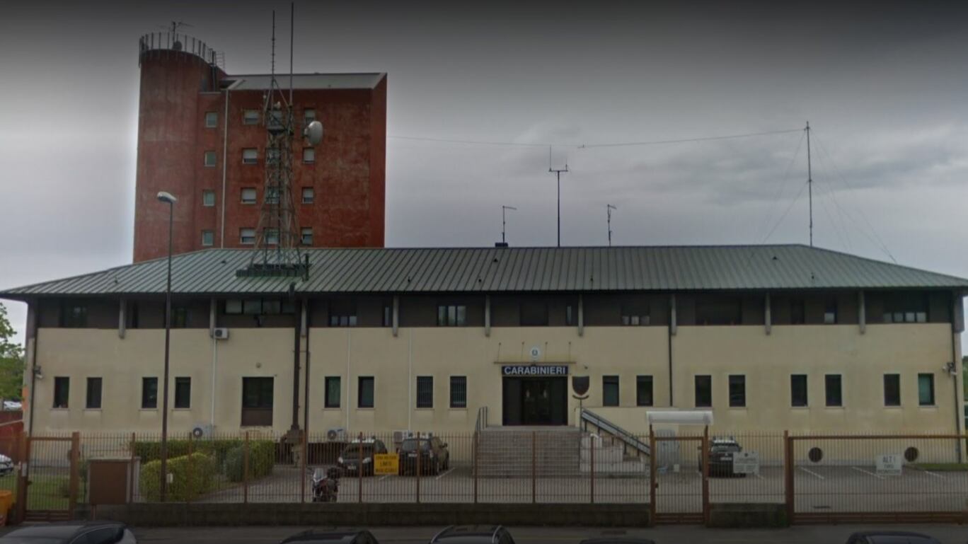 Montebelluna, molestano una donna e aggrediscono i militari: magrebini liberi