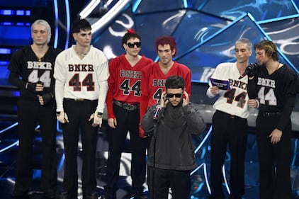 Sanremo 2024: ecco il look della seconda serata del Festival di Gazzelle 1
