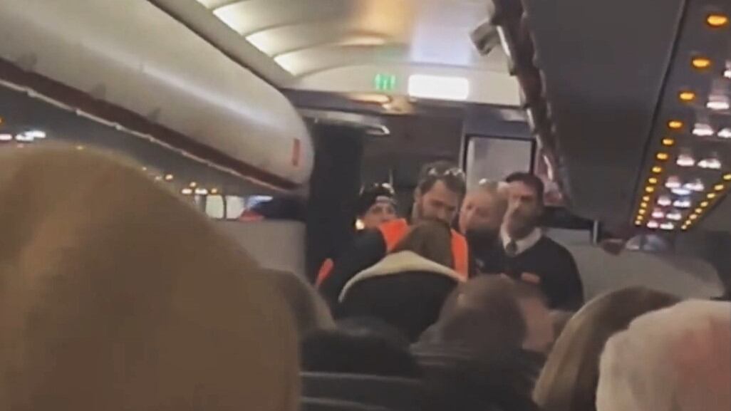 La furiosa lite e il volo interrotto: cos'è successo sull'aereo Easyjet rientrato a Zurigo