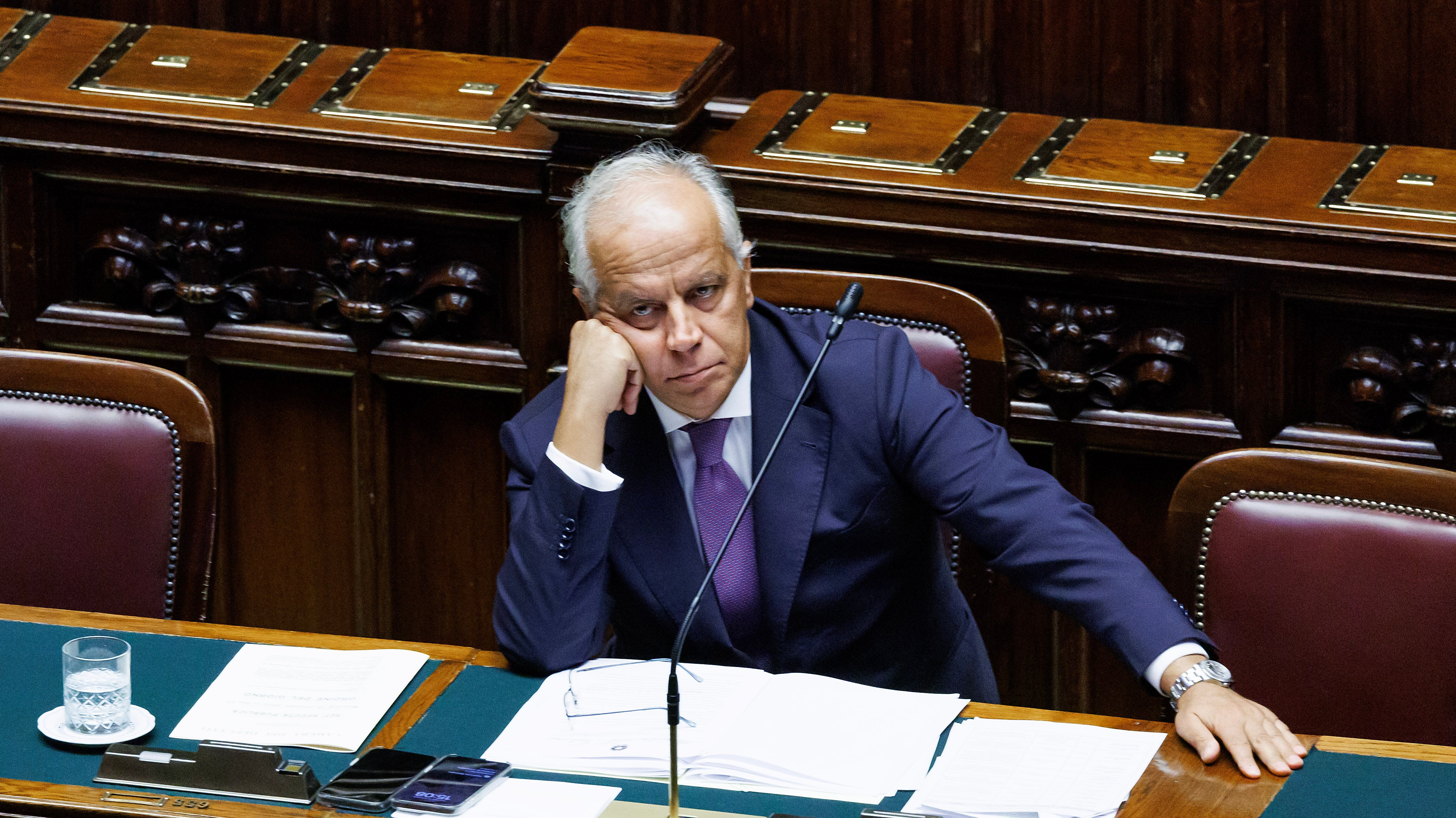 Piantedosi respinge i complottisti. "Offensive le ombre sul governo"