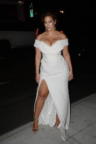 Ashley Graham, curve sexy in bikini 5