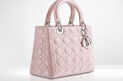 Una shopping bag sotto l’albero 1