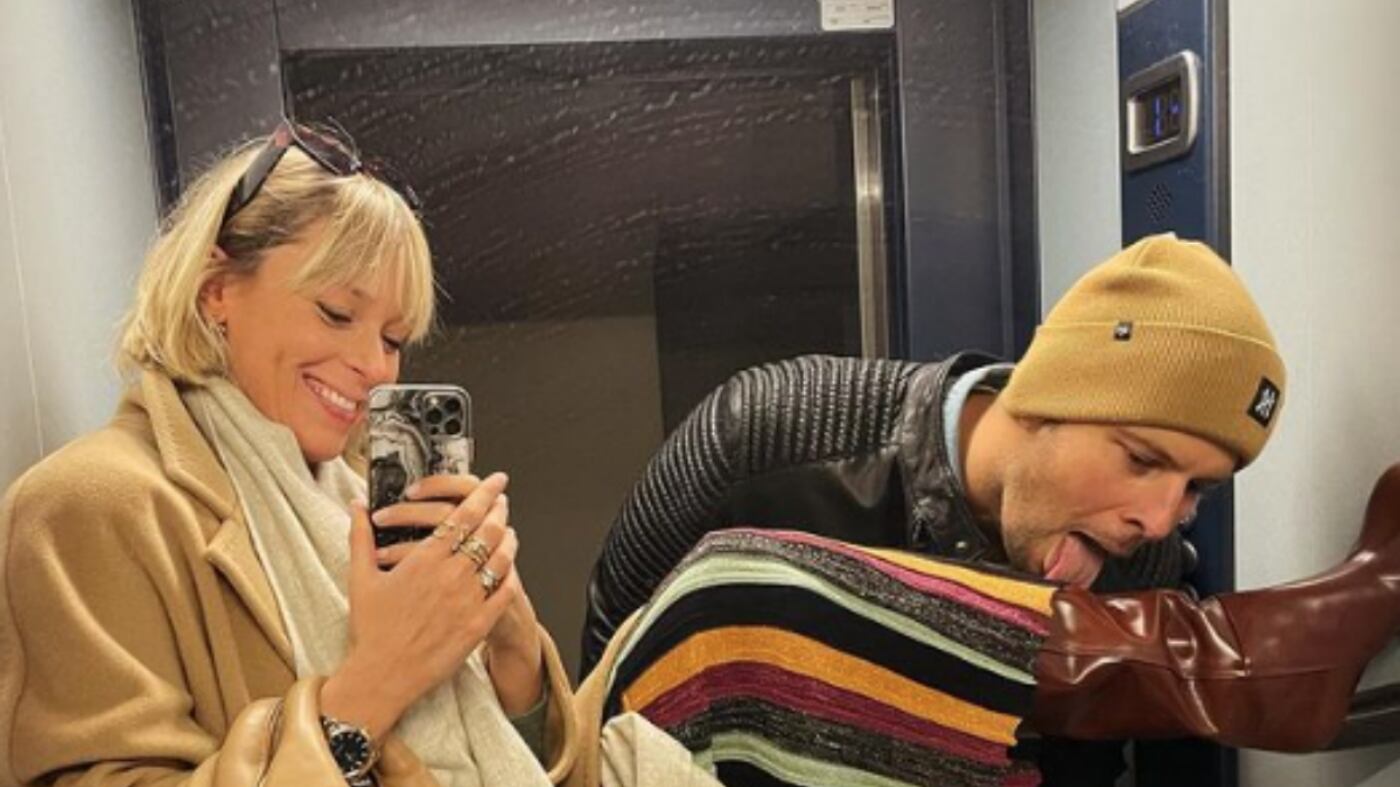 "Che maleducazione!". Bufera per il selfie in ascensore di Federica Pellegrini