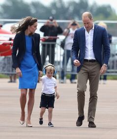 Che capricci, principe George! Tutte le foto alla base militare della Raf e dello "scivolone" sexy di Kate 3