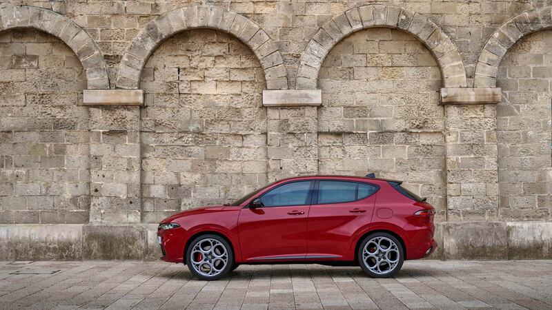 Alfa Romeo Tributo Italiano, guarda le foto della nuova gamma  14