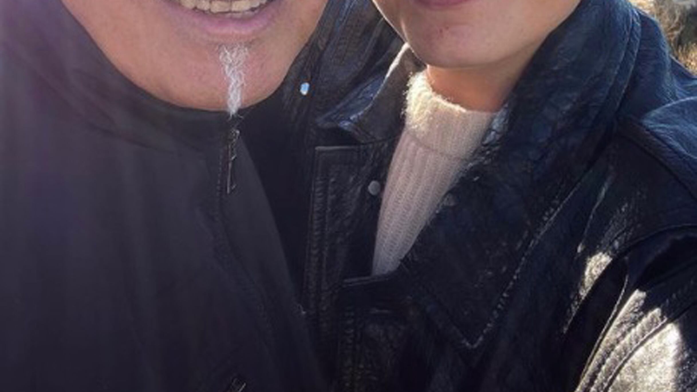 "Ti dedico tutto papo. La vita è str.... ma io di più". Emma e il pensiero al padre scomparso