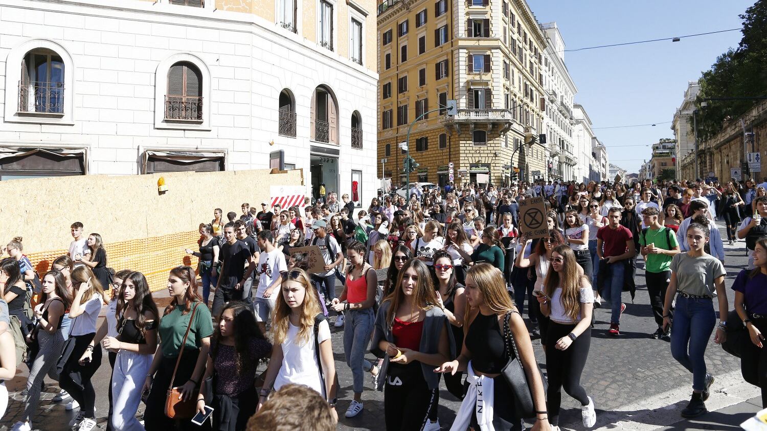 Clima sì, lavoro no. Gli adulti plagiano i giovani europei
