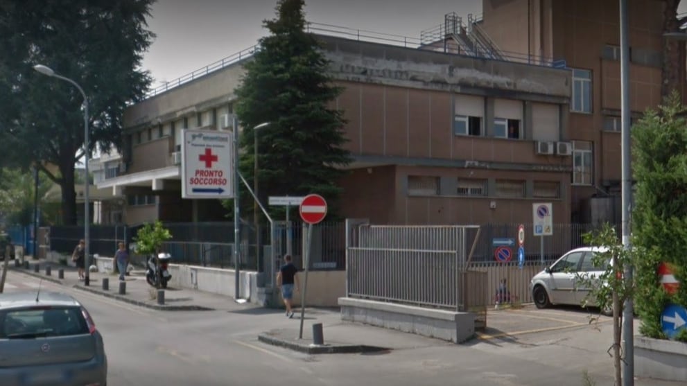 Giugliano,disturba in ospedale e aggredisce agenti: fermato straniero
