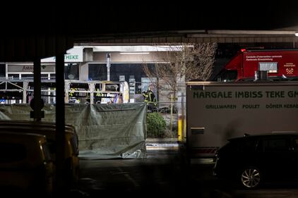 Bus in fiamme in Svizzera: le immagini 7