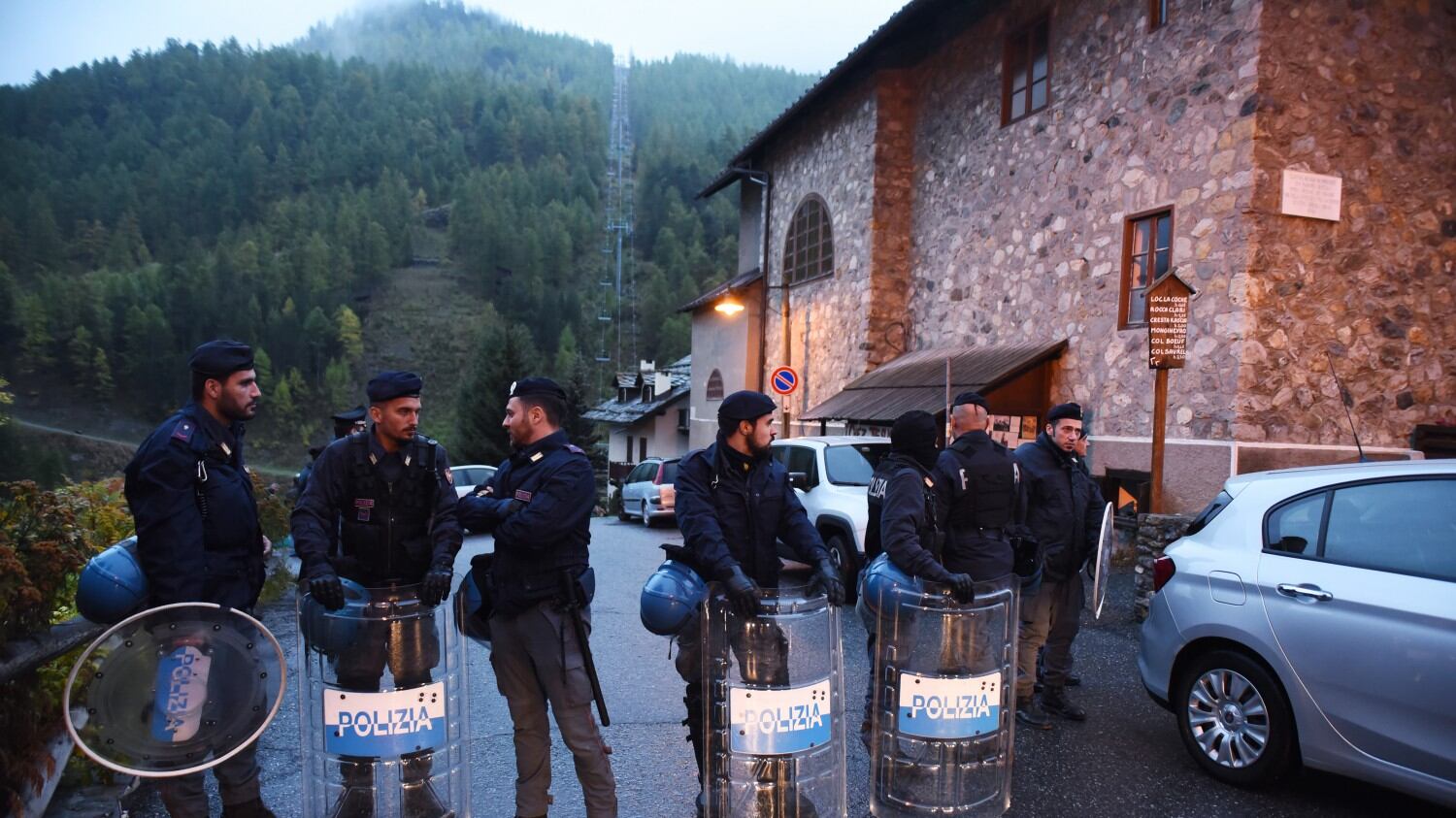 Migranti scaricati al confine italiano, il video che incastra la Francia al vaglio dei pm