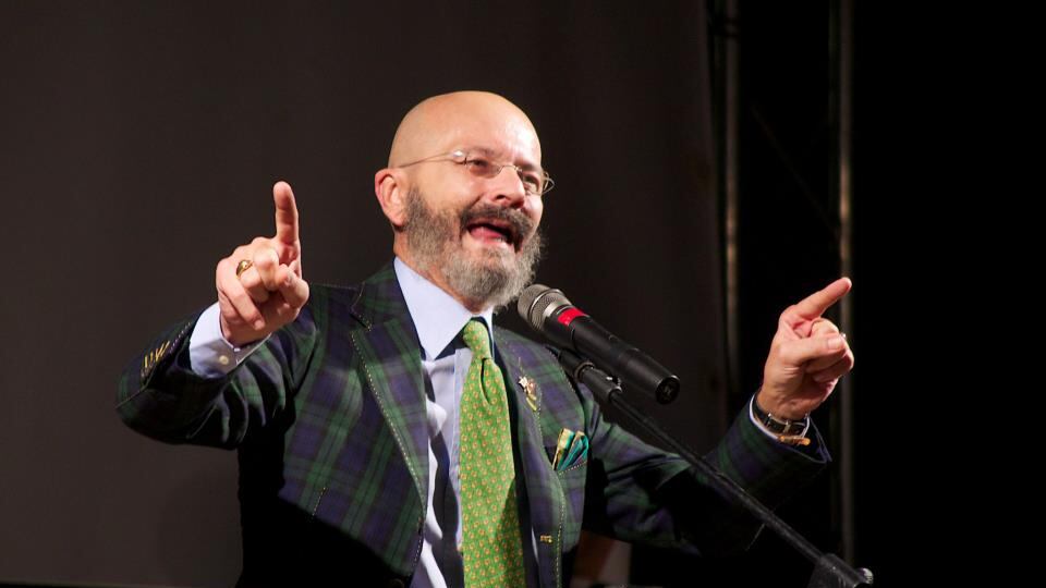 Zingales scarica Giannino: "Il suo master alla Chicago Booth è falso"