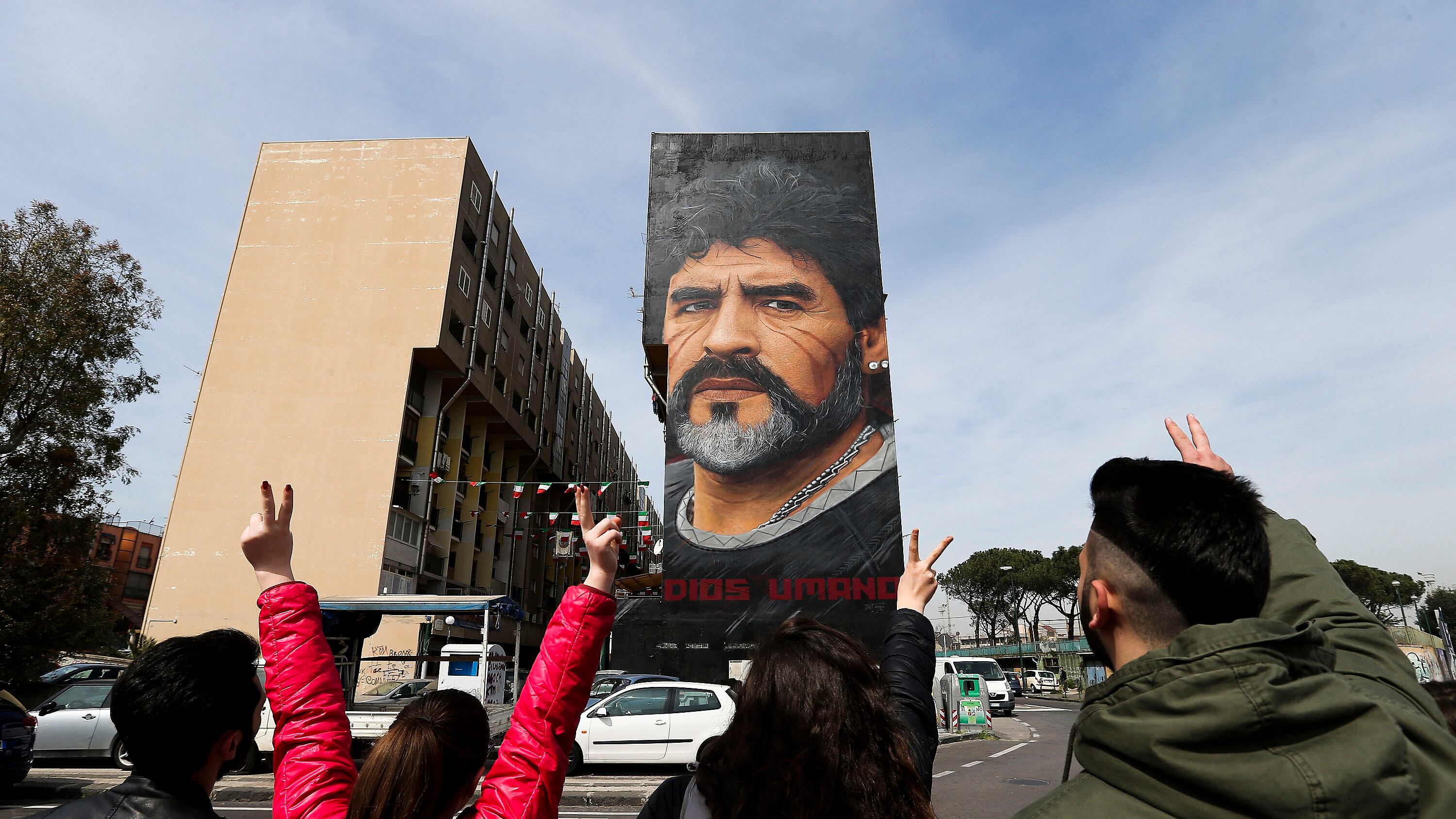 Napoli dedica un murales a Maradona. Lui ringrazia su Facebook