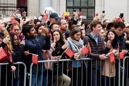 La Regina Elisabetta e Kate Middleton in visita al King's College  8