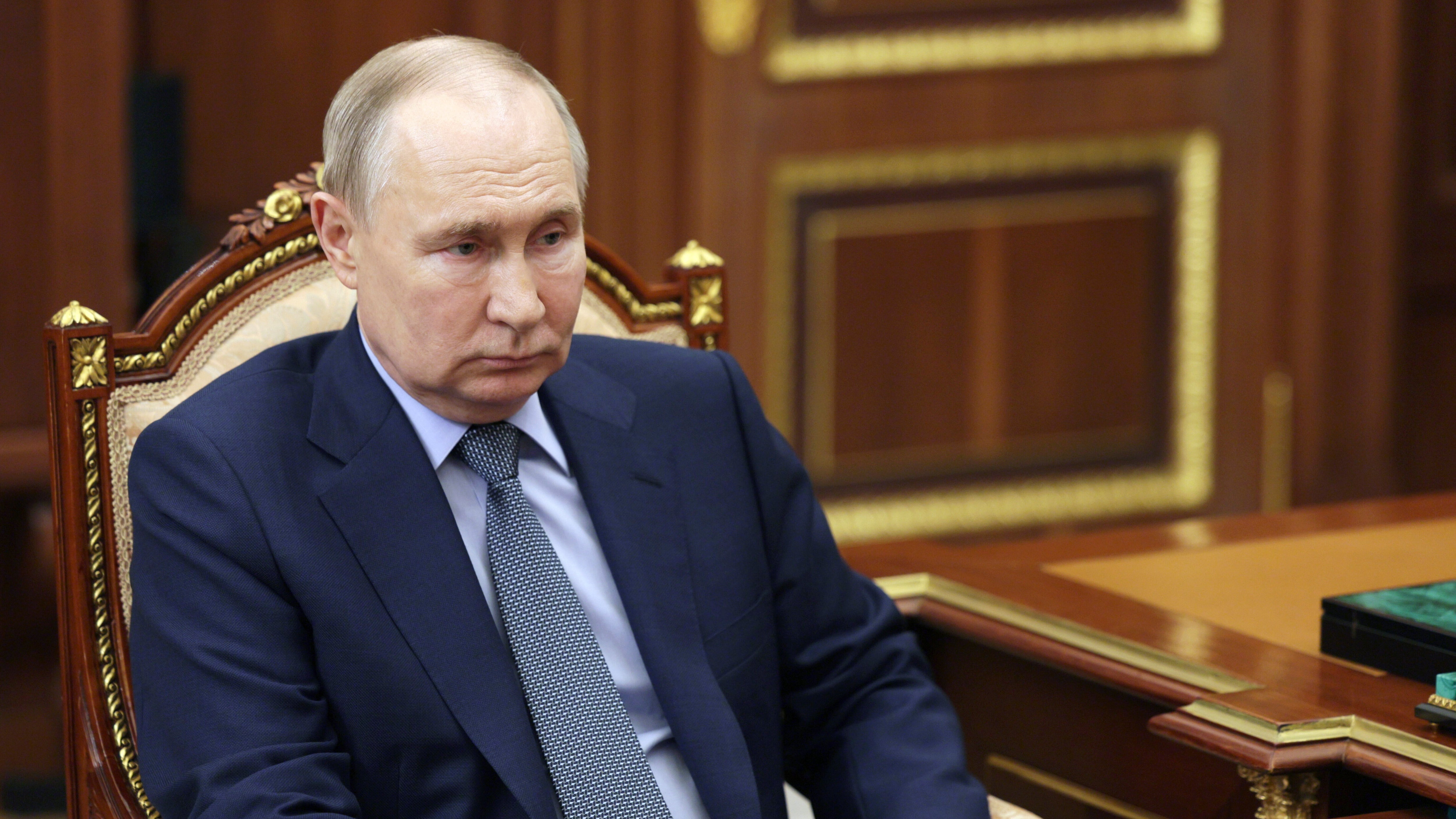 Paralisi di Putin e accuse di Mosca: soldati Usa a Kursk. E Kiev bandisce la Chiesa ortodossa russa