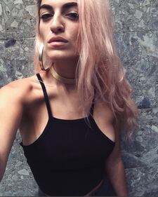 Roshelle sexy sulla copertina dell'inedito 19