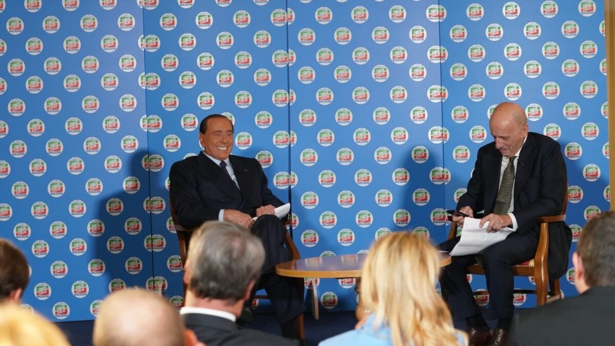Berlusconi avverte: "Siamo alle comiche Lega-5s? Innaturali e cadranno presto"