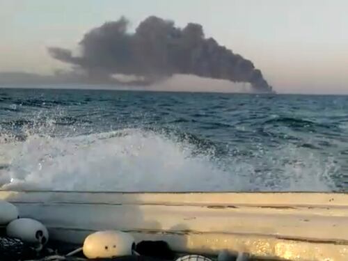 Iran, affonda la più grande nave militare. Incendio anche alla raffineria di Teheran