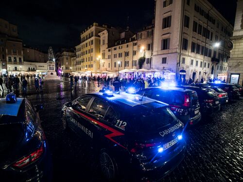 Respinge le avance dell'amico: turista massacrata
