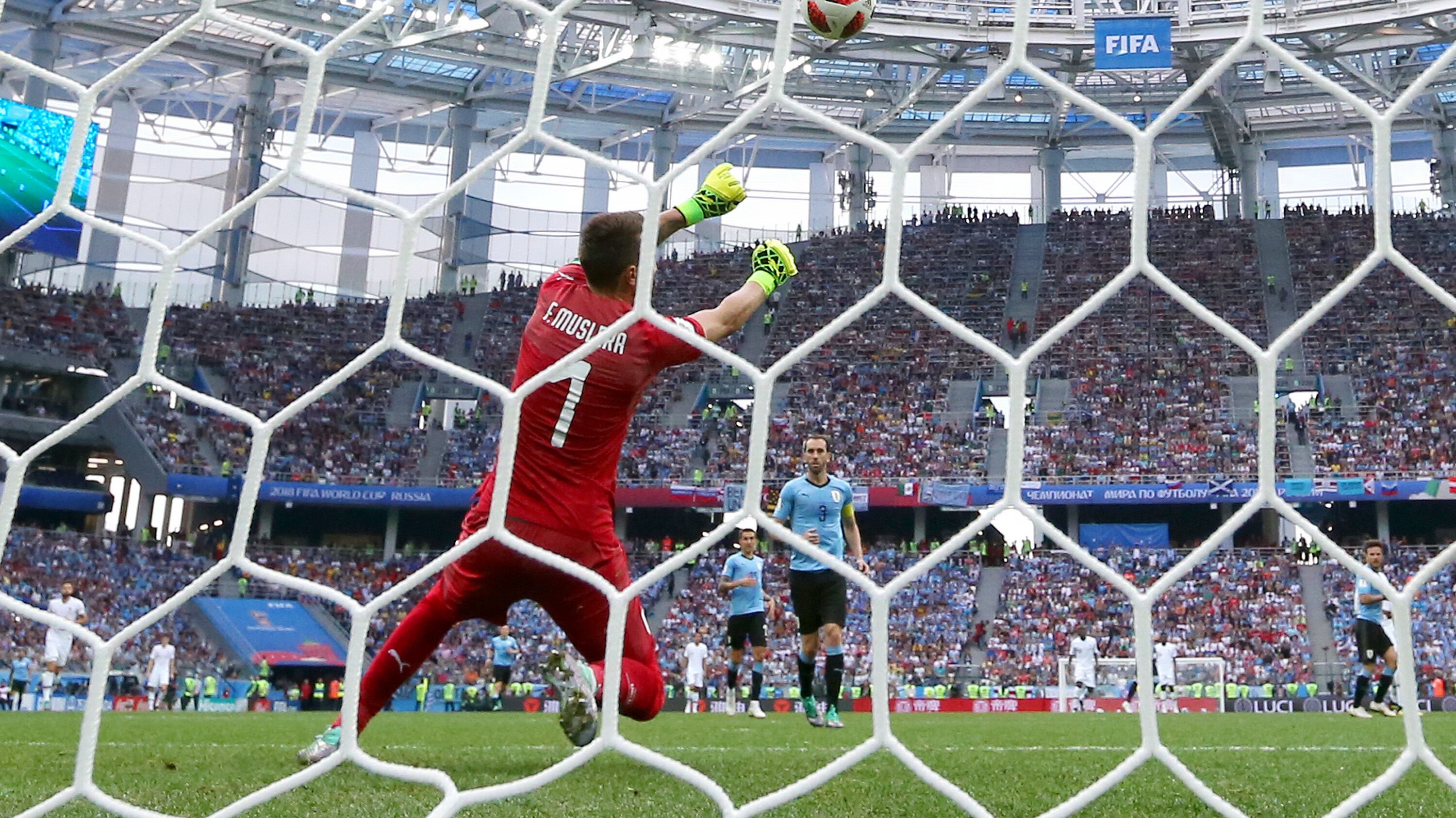 Mbappé non pervenuto. Ma Muslera tradisce il sogno dell'Uruguay