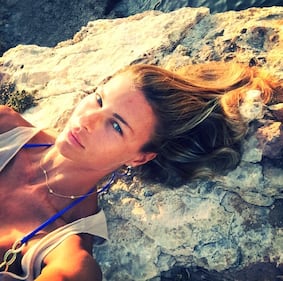 Martina Colombari, topless in barca 11