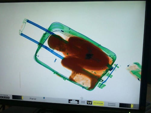 Ceuta, bimbo di 8 anni nascosto in un trolley per entrare in Europa