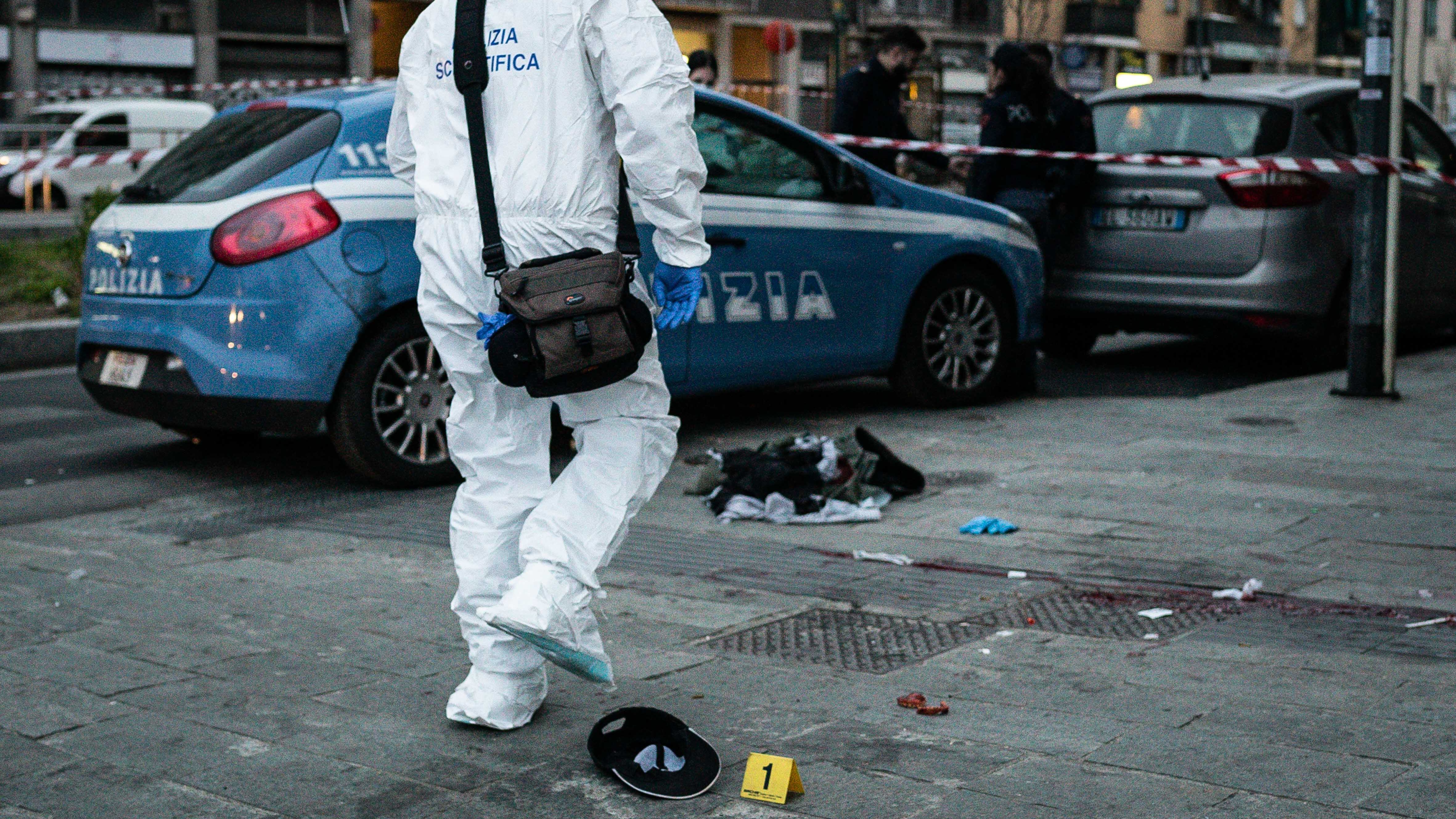 Litiga col papà e lo accoltella a morte