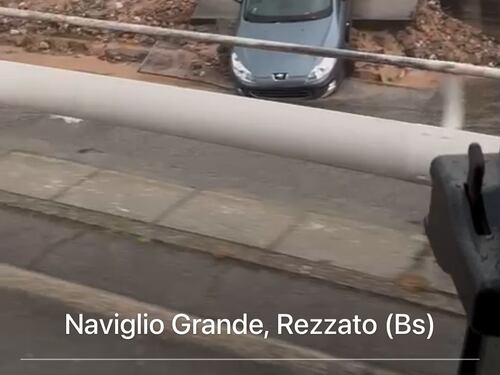 Maltempo a Brescia: frana l'argine del Naviglio grande