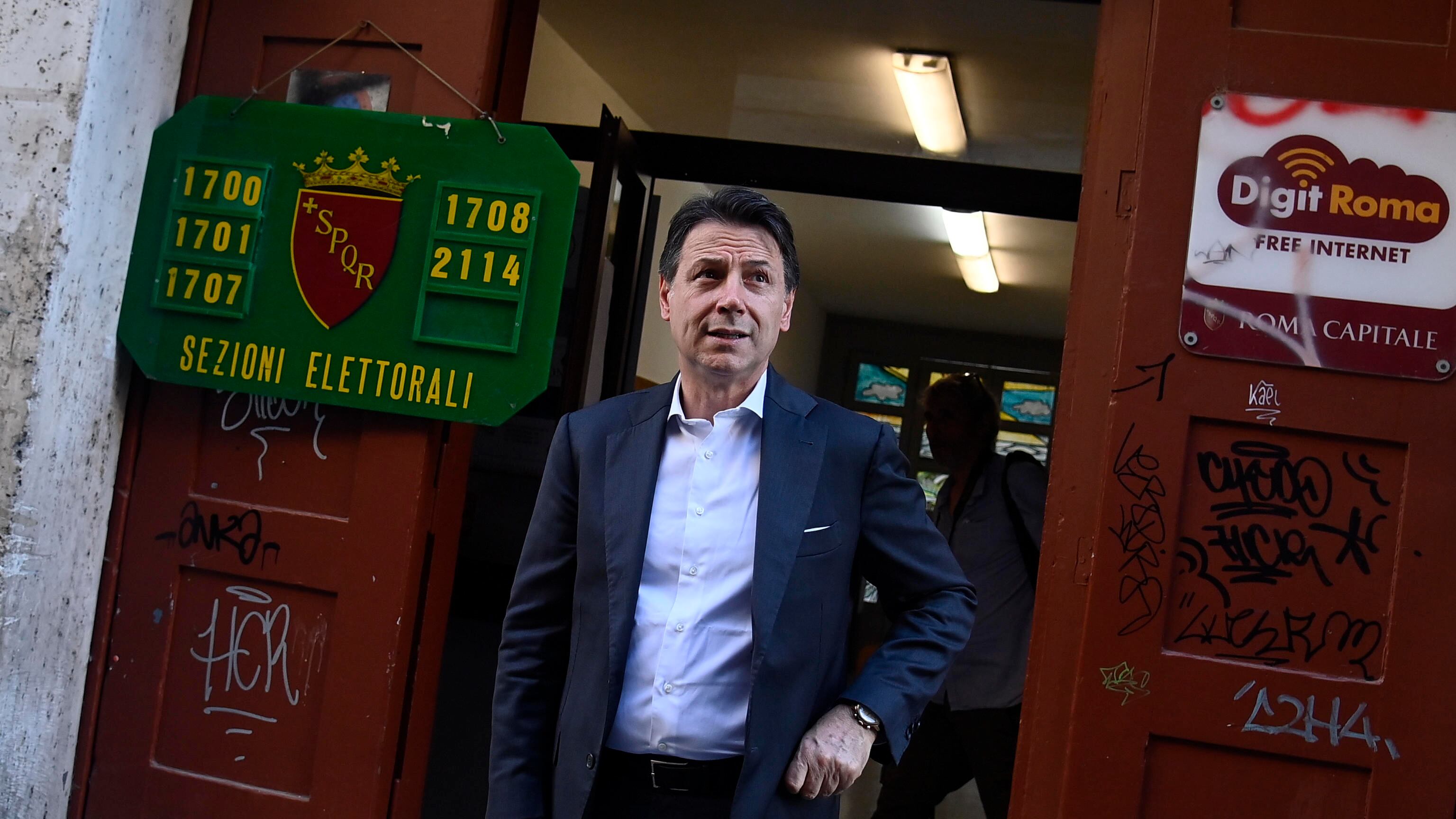 Dal "campo largo" al "camposanto". Il Pd resta da solo: i grillini sono spariti