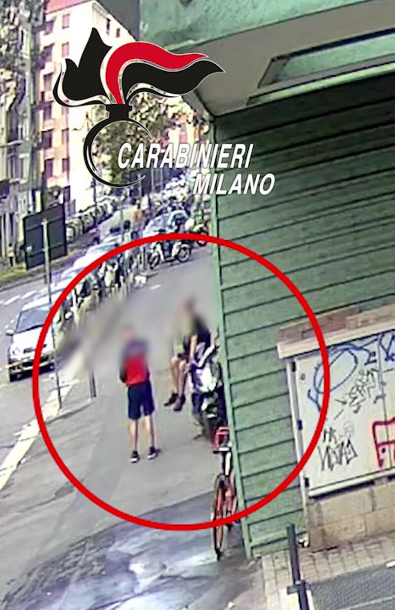 Scooter rubati, botte, furti: così derubavano i ragazzini davanti ai locali di Milano 1