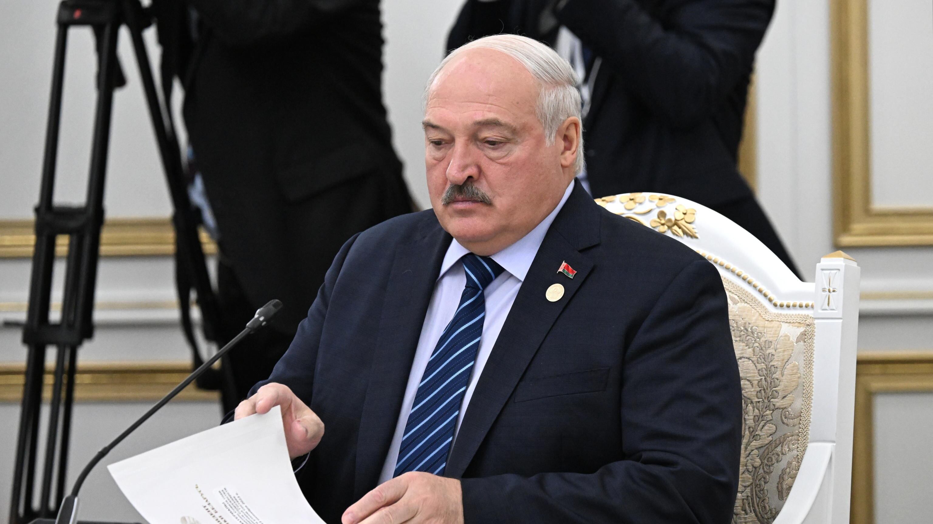 "La situazione è in stallo". Lukashenko invoca la pace tra Russia e Ucraina