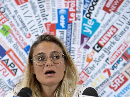 "Meglio porco che fascista". L'ennesimo insulto di lady Ong alla Meloni