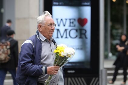 Attentato a Manchester, gli omaggi per le 22 vittime 12