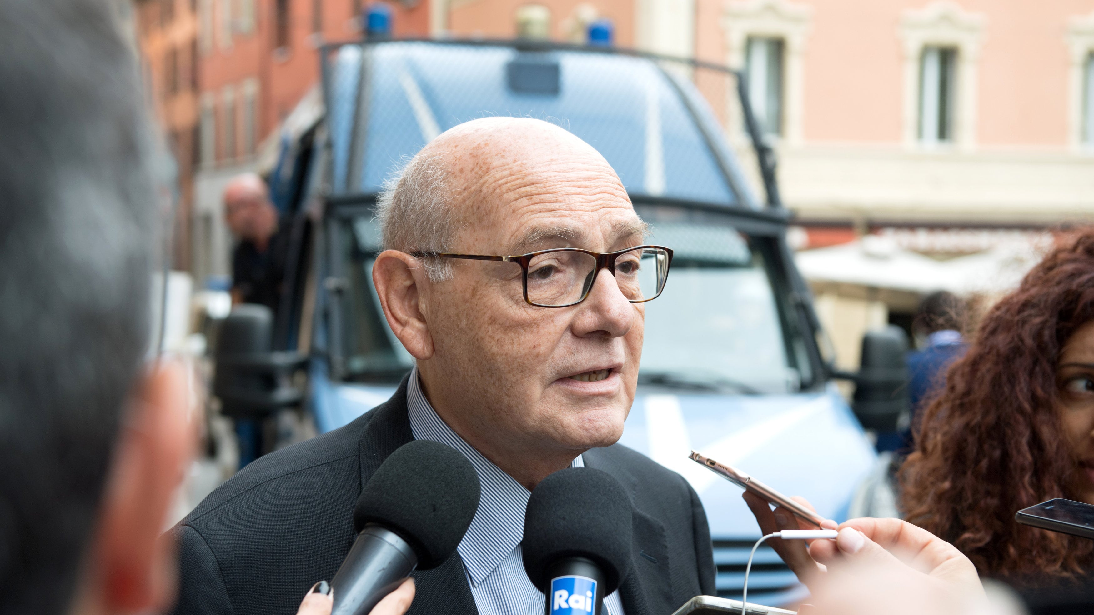 Da Prodi ai boss pentiti: chi è Luigi Li Gotti, l'avvocato dietro le accuse a Meloni