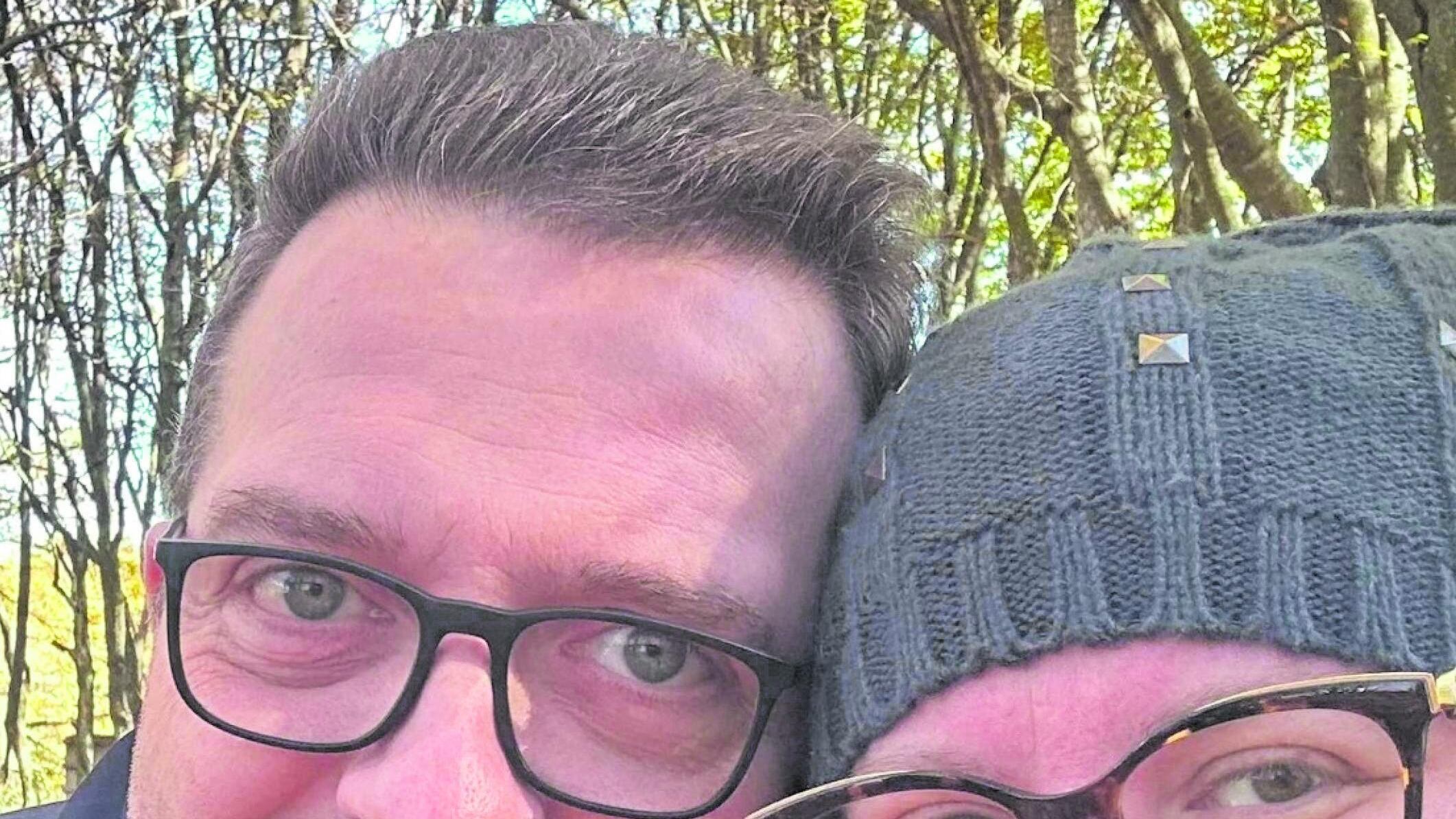 Diego sul marciapiede, Lucia in auto. Marito e moglie morti nell'incidente