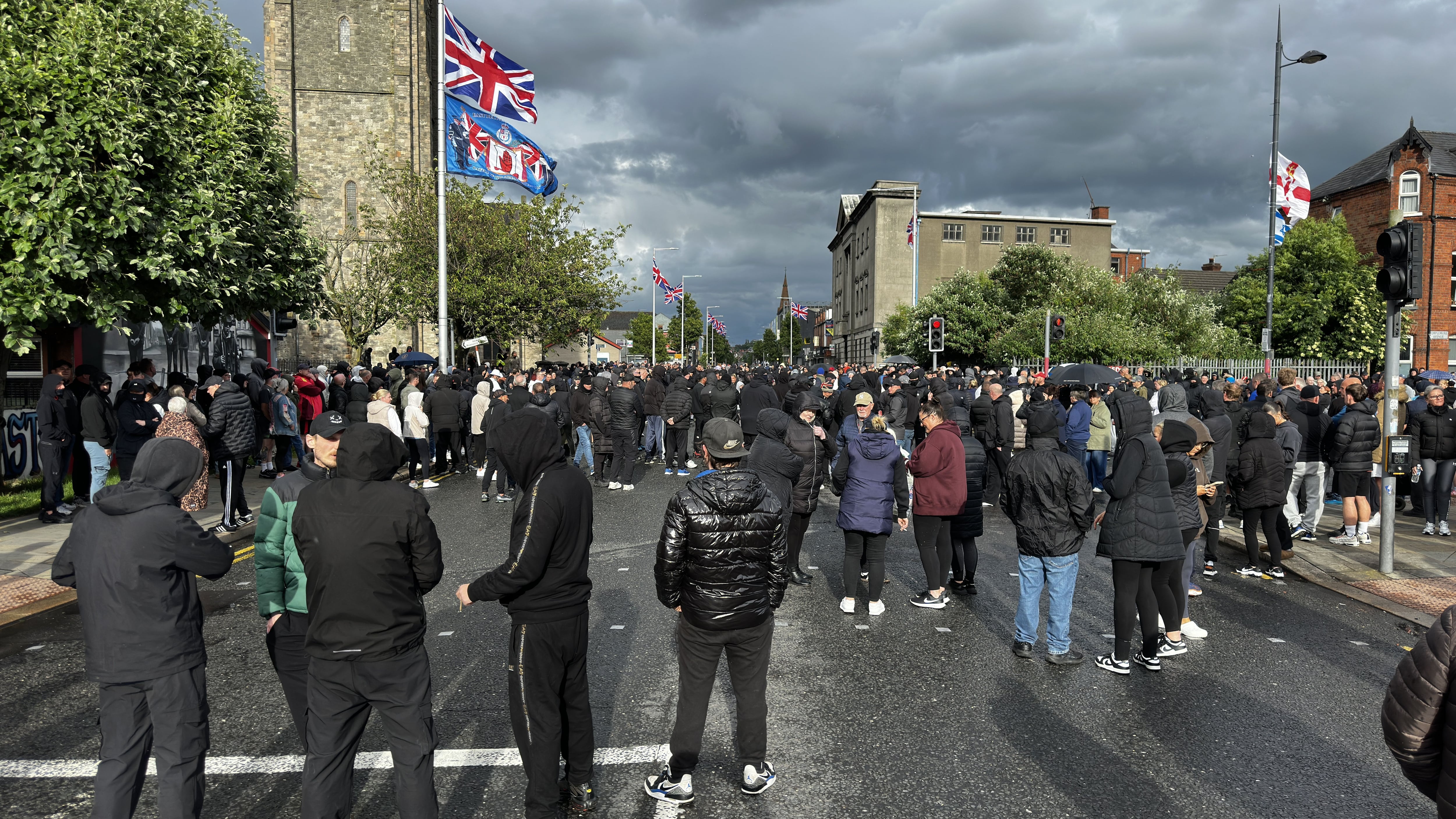 Belfast in rivolta: le immagini delle proteste anti migranti 20