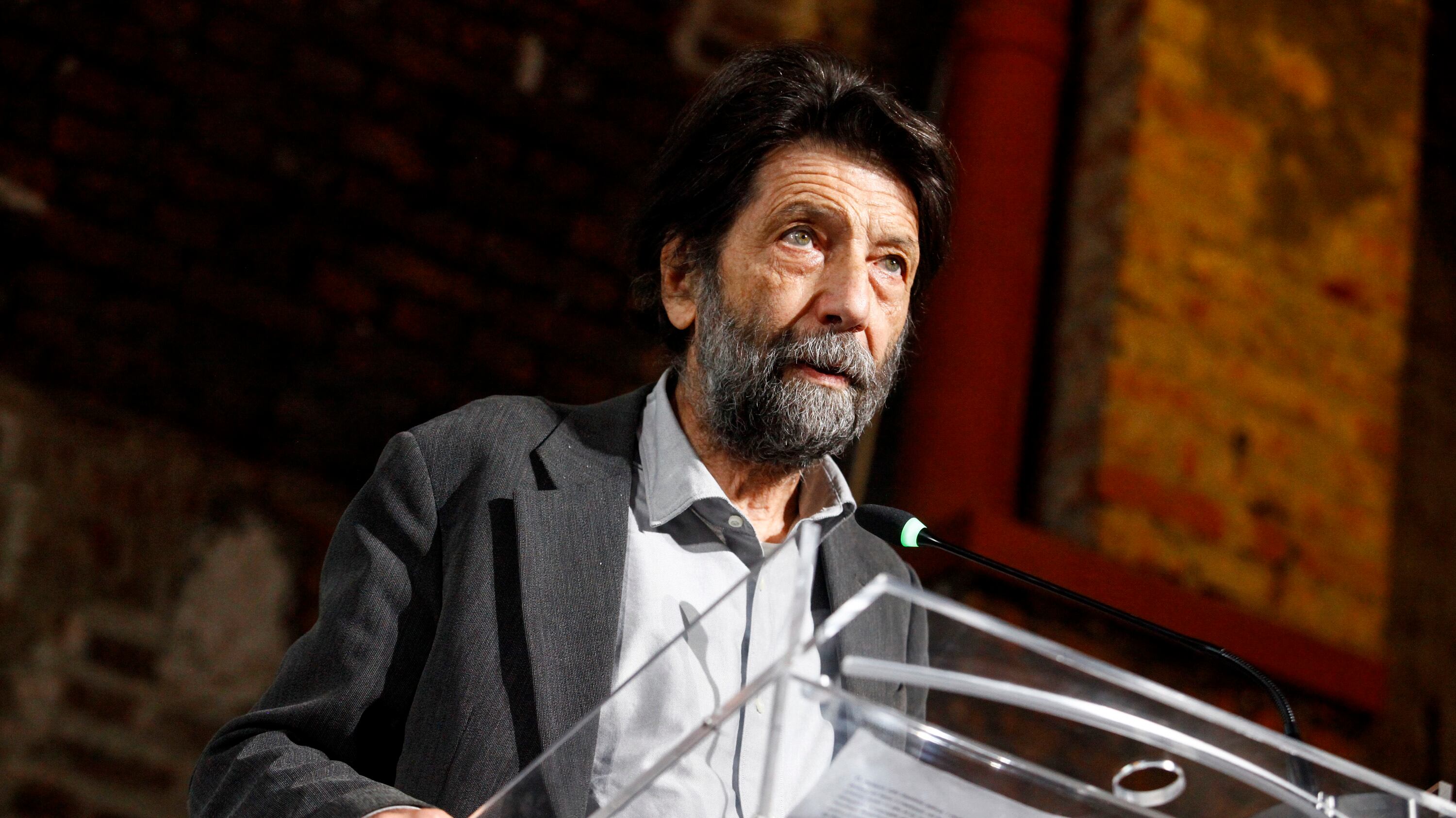 L'affondo di Cacciari: "È una follia sanitaria"