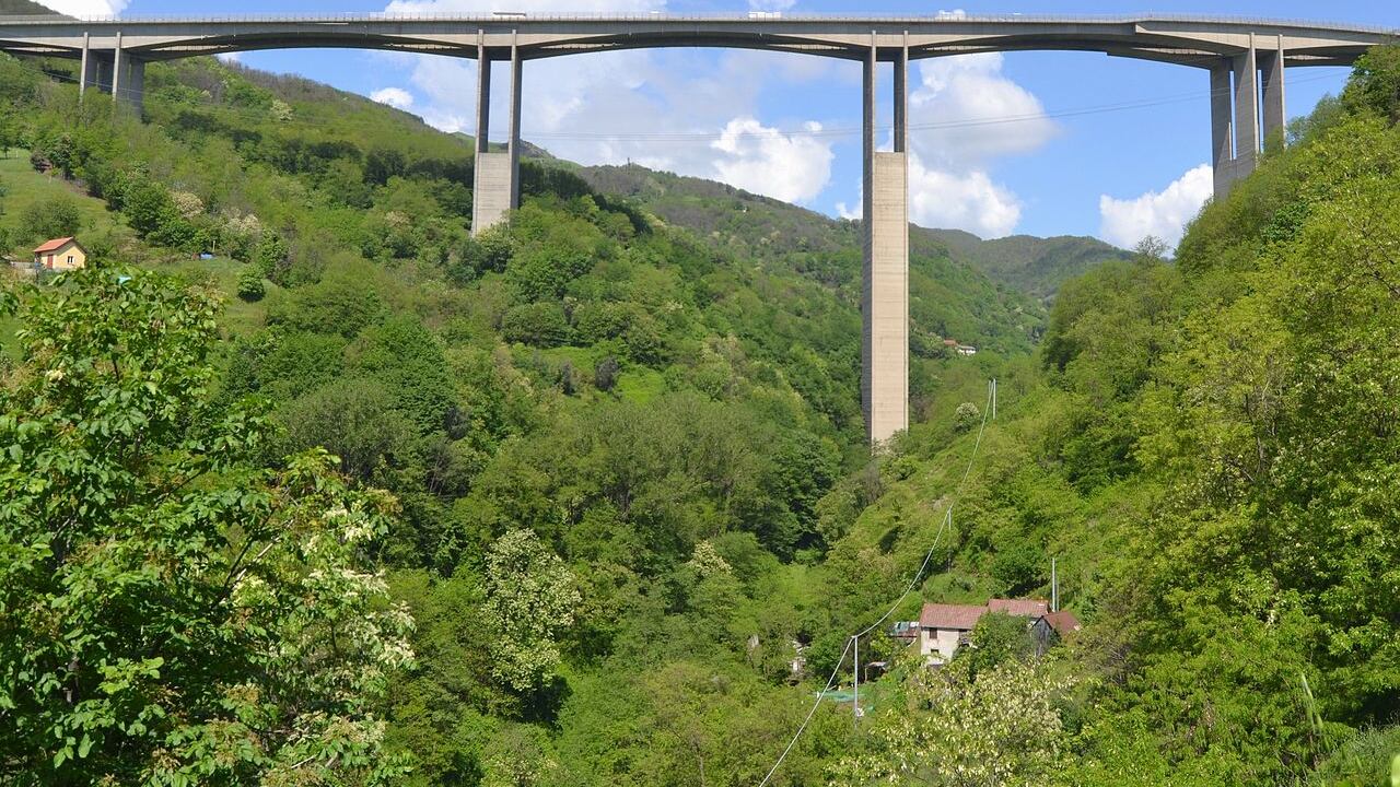 Viadotto a rischio crollo, stop ai mezzi sulla E45
