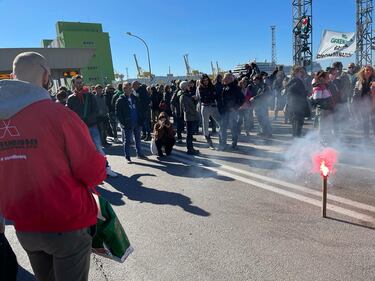 Trieste, proteste davanti ai cancelli del porto 6
