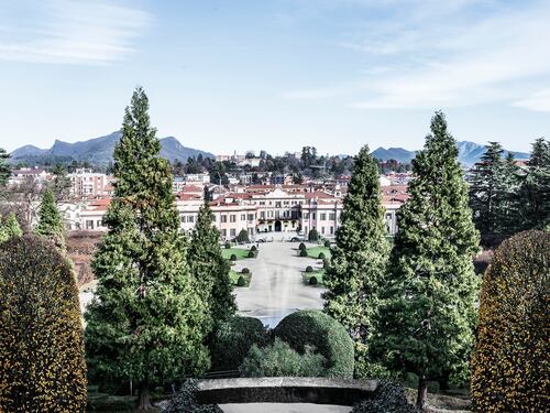 Varese, esempio di genio e "regolatezza"